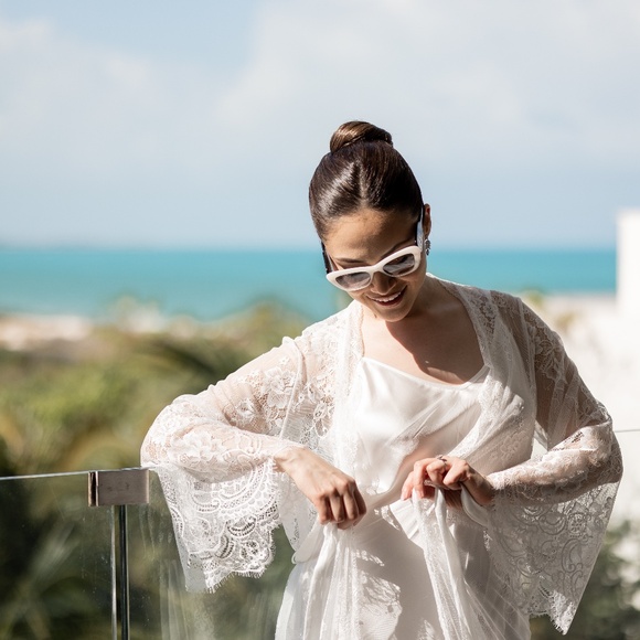 In Bloom by Jonquil BRIDAL ROBE - Picture 5 of 5